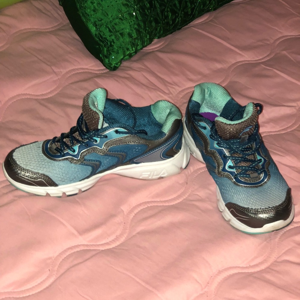 Fila tennis shoes
